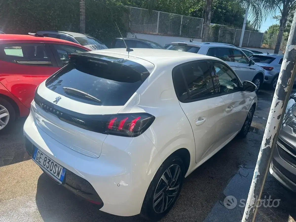 Usata Peugeot 208 GT 102 CV (75 kW) 2021 Bianco Utilitaria