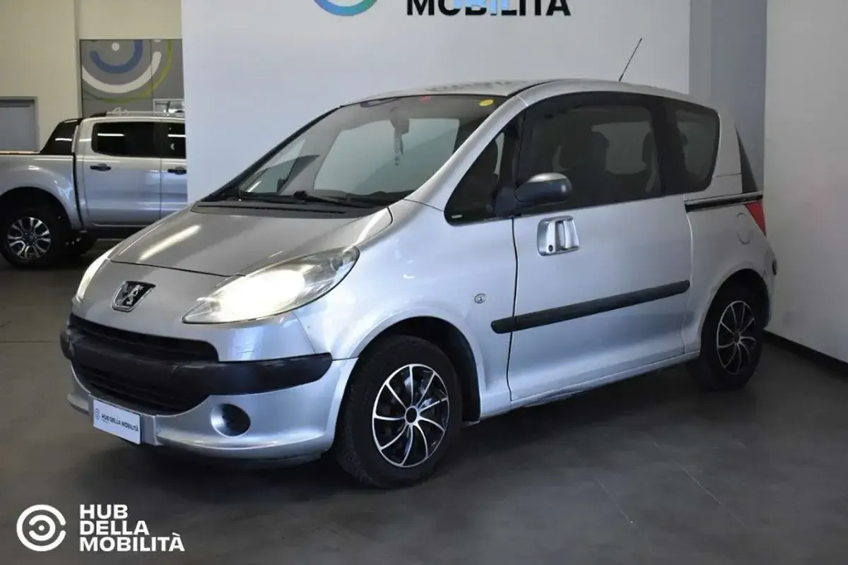 Usata Peugeot 1007 68 CV (50 kW) 2005 Argento Monovolume