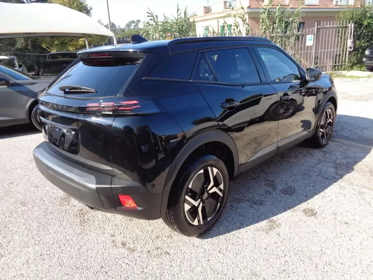 Usata Peugeot 2008 Allure 101 CV (74 kW) 2024 Nero SUV