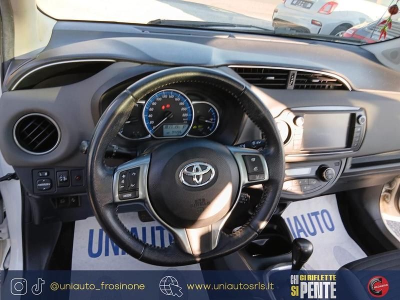 Usata Toyota Yaris Hybrid Style 75 CV (55 kW) 2015 Bianco Berlina