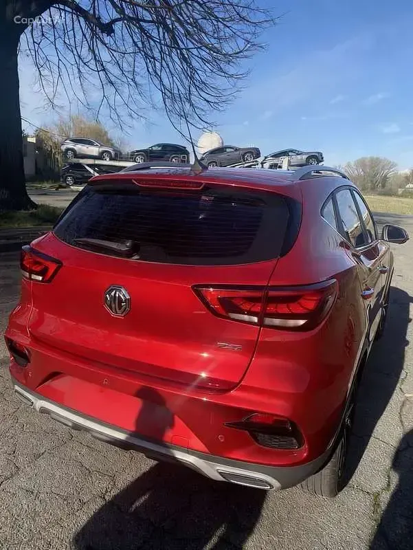 Usata MG ZS Luxury 111 CV (81 kW) 2022 Rosso SUV
