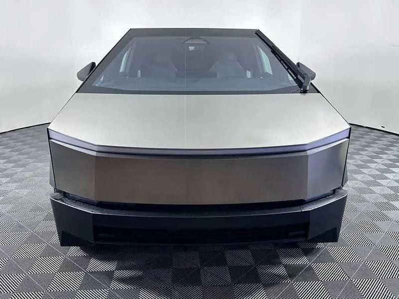 Usata Tesla Cybertruck 514 kW (699 CV) 2024 Grigio Pick-up