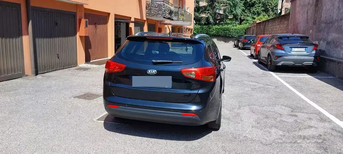 Usata Kia Ceed 90 CV (66 kW) 2014 Nero Utilitaria
