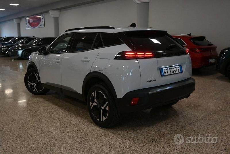 Usata Peugeot 2008 Allure 101 CV (74 kW) 2025 Bianco SUV