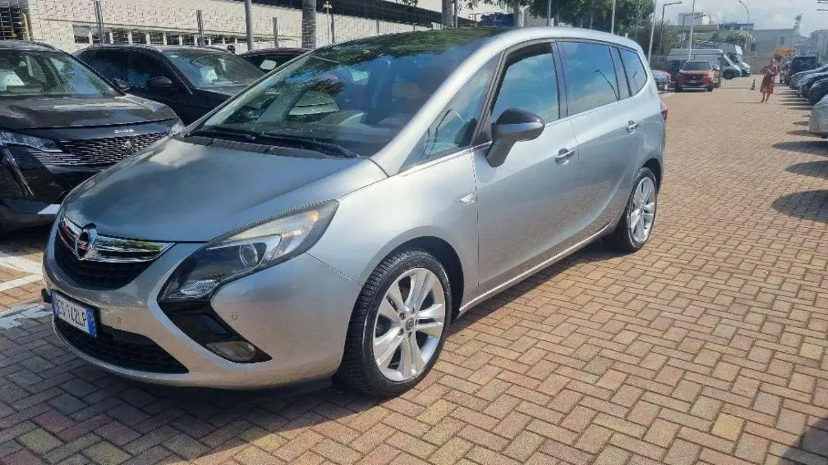 Usata Opel Zafira Tourer Cosmo 131 CV (96 kW) 2013 Grigio Monovolume