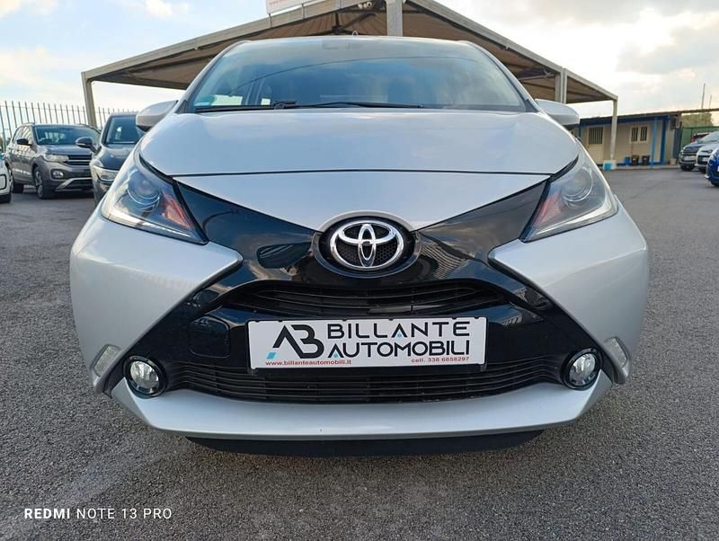 Usata Toyota Aygo Cool 69 CV (50 kW) 2017 Argento Utilitaria