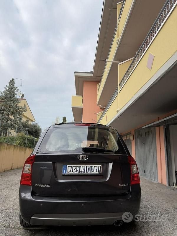 Usata Kia Carens 140 CV (102 kW) 2007 Grigio Monovolume