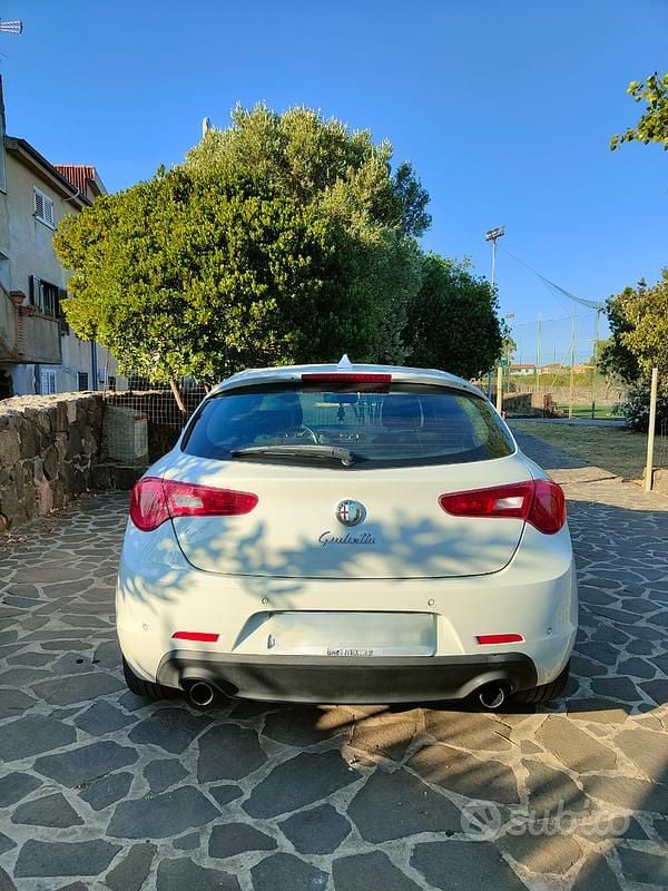 Usata Alfa Romeo Giulietta 150 CV (110 kW) 2015 Bianco Utilitaria
