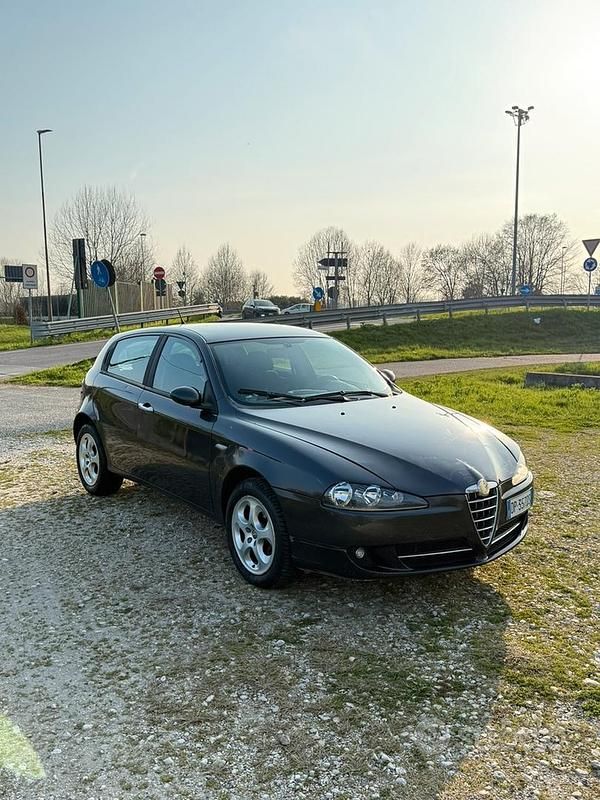 Usata Alfa Romeo 147 120 CV (88 kW) 2008 Utilitaria