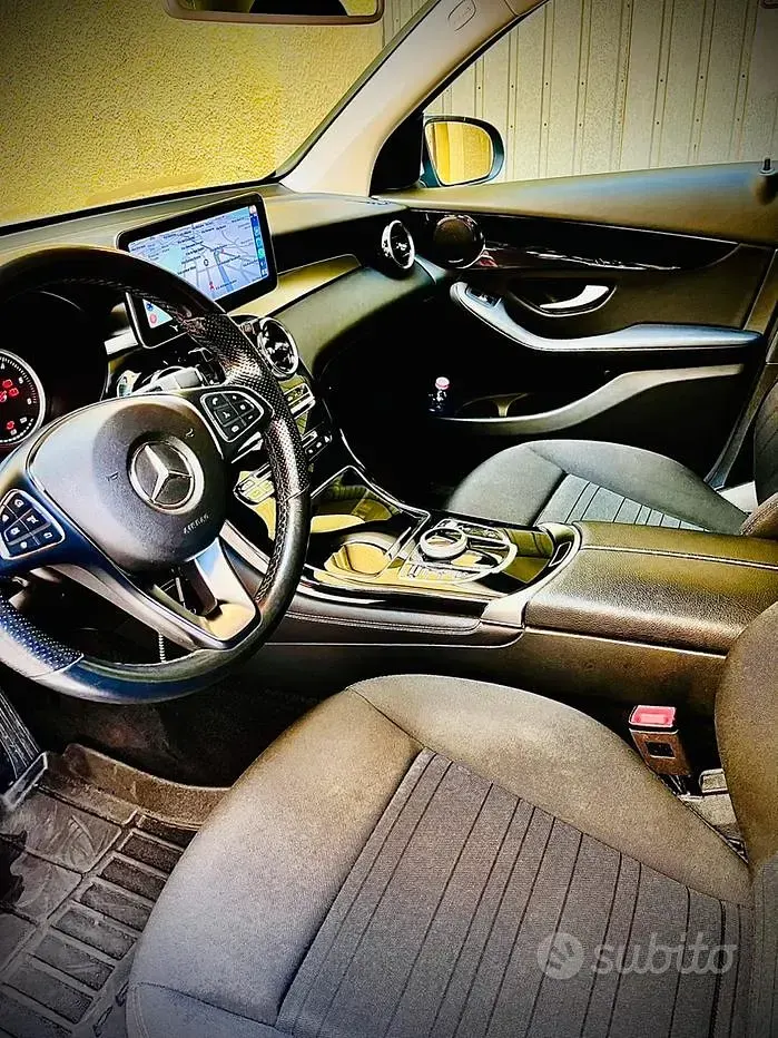 Usata Mercedes GLC220 194 CV (142 kW) 2019 Grigio SUV