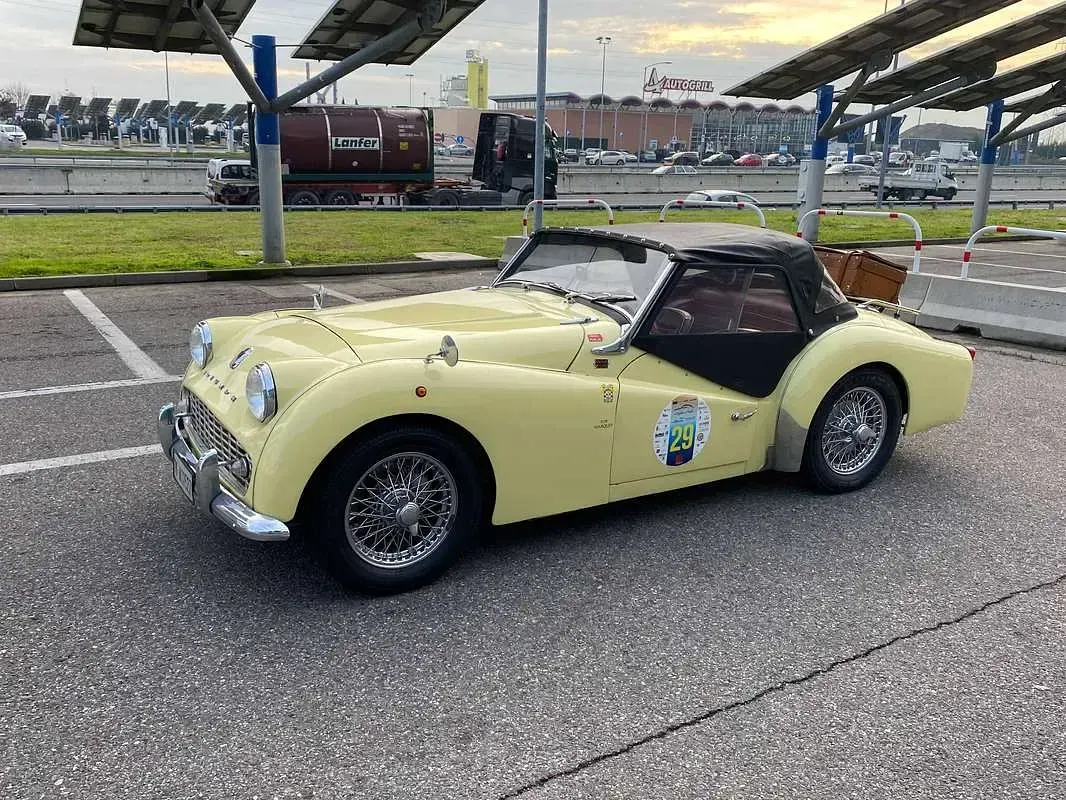 Usata Triumph TR3 101 CV (74 kW) 1960 Giallo Cabrio