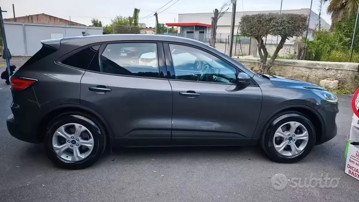 Usata Ford Kuga 120 CV (88 kW) 2021 Grigio SUV