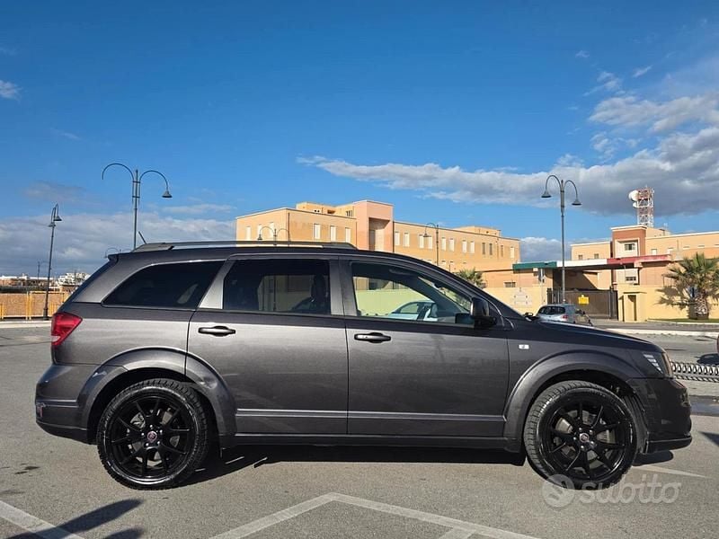 Usata Fiat Freemont Black Code 170 CV (125 kW) 2014 Grigio SUV