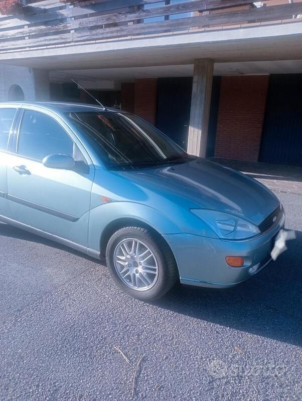 Verde Usata 2000 Ford Focus Tre volumi | 1300 € (Buon prezzo) - Immagine 1/4