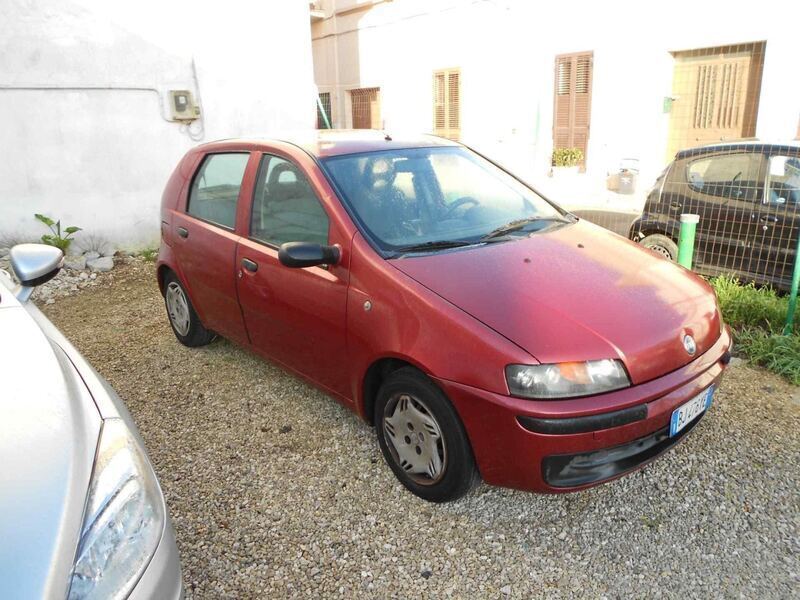 Usato 2001 Fiat Punto 1.2 Benzin 60 CV (950 €)