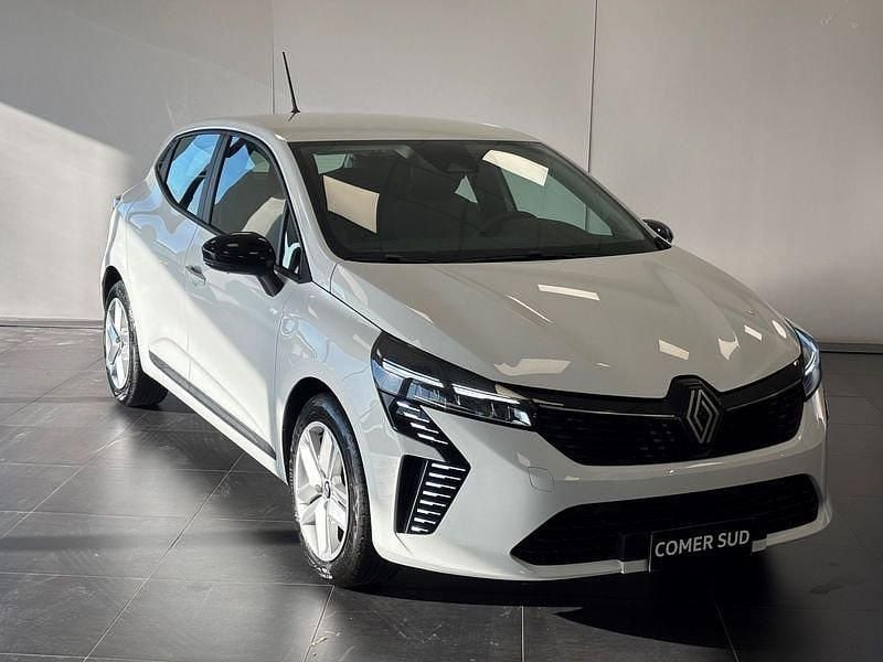 Begagnad Renault Clio V Evolution 143 HK (105 kW) 2025 Vit Halvkombi