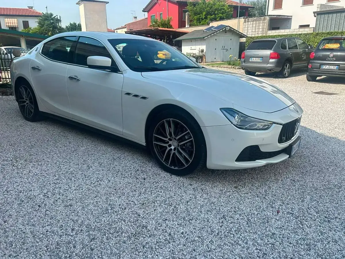 Usata Maserati Ghibli 250 CV (183 kW) 2015 Pastello Berlina