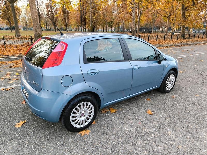 Usata Fiat Grande Punto Dynamic 78 CV (57 kW) 2009 Blu Utilitaria