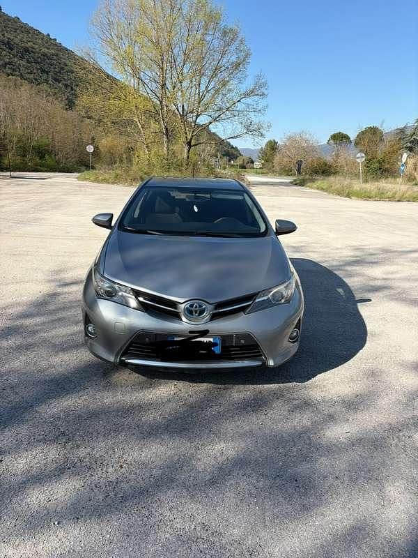 Usata Toyota Auris Hybrid Active 99 CV (72 kW) 2015 Berlina