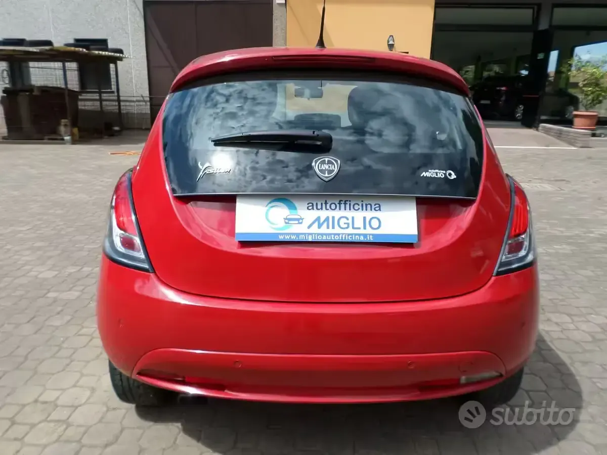 Usata Lancia Ypsilon 69 CV (50 kW) 2017 Rosso Utilitaria