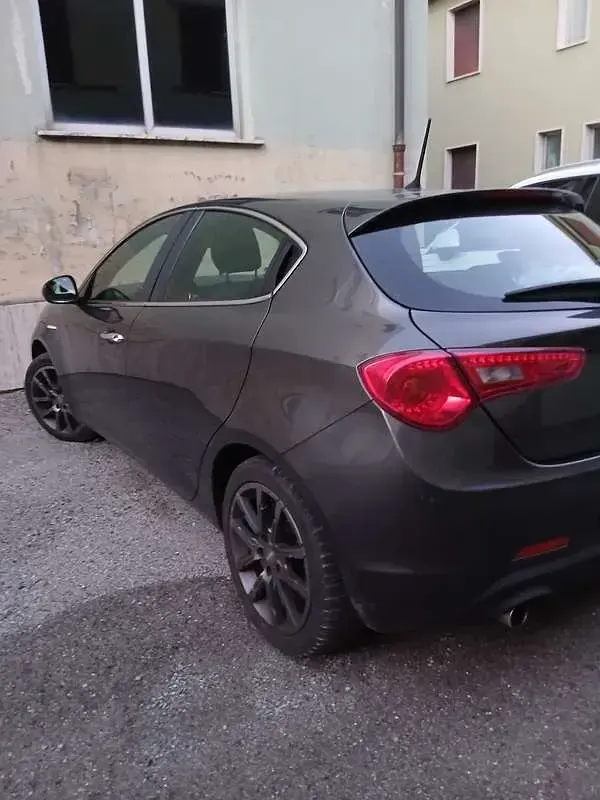 Usata Alfa Romeo Giulietta Distinctive 105 CV (77 kW) 2014 Utilitaria