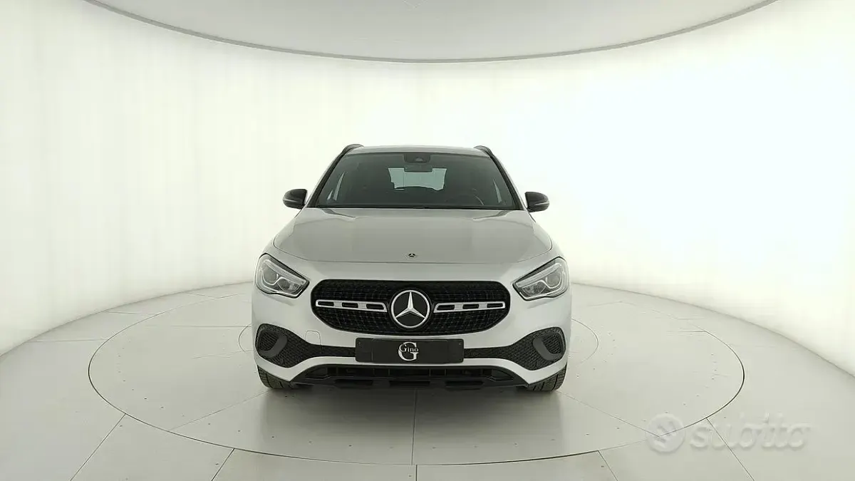 Usata Mercedes GLA200 150 CV (110 kW) 2022 Grigio SUV