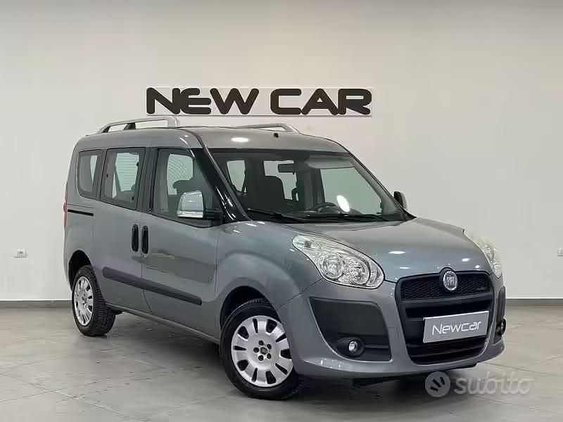 Usata Fiat Doblò Emotion 90 CV (66 kW) 2013 Grigio Monovolume