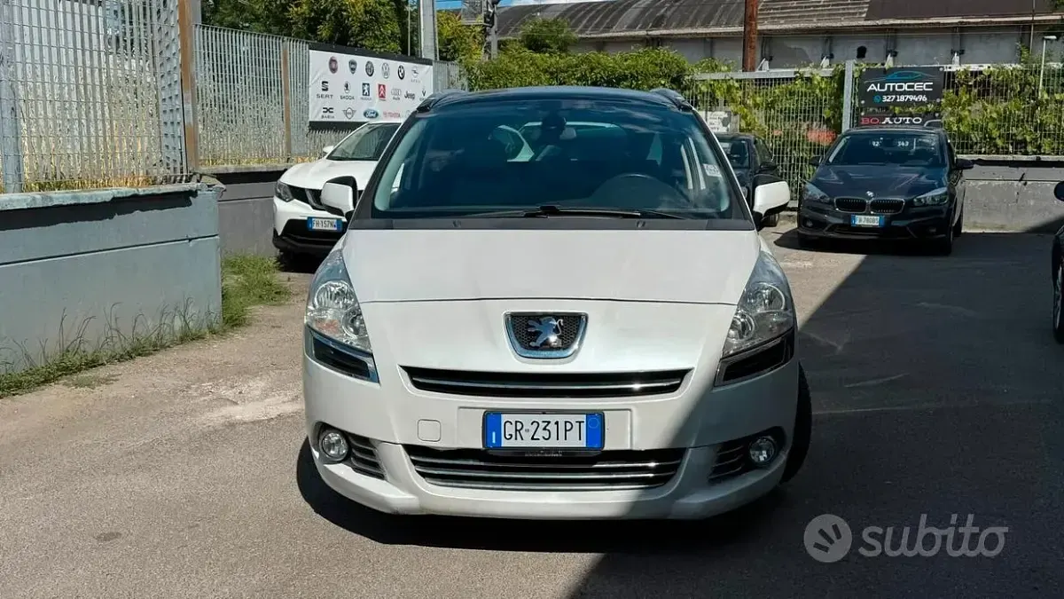 Usata Peugeot 5008 Business-Line 115 CV (84 kW) 2013 Bianco Monovolume