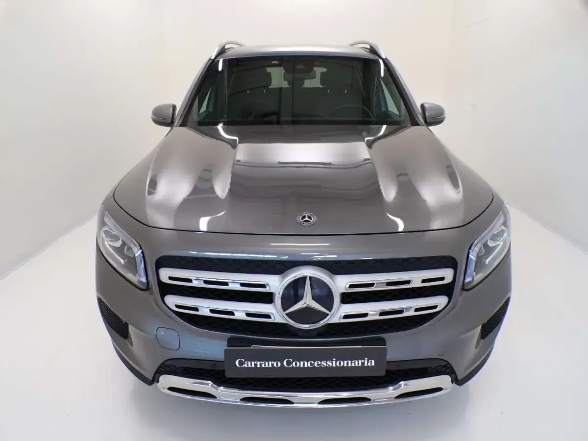 Usata Mercedes GLB200 150 CV (110 kW) 2020 Grigio montagna SUV