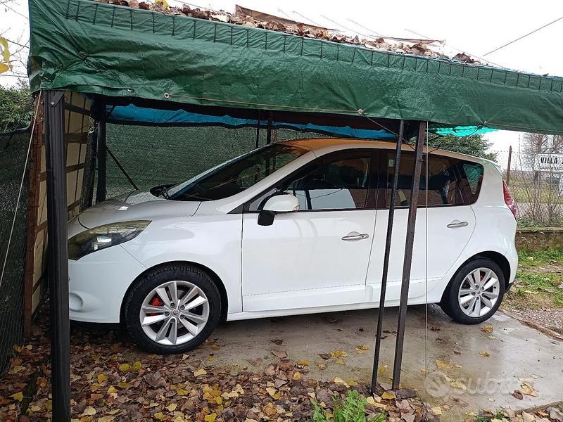 Bianco Usata 2010 Renault Scénic III Monovolume | 3999 € (Buon prezzo) - Immagine 1/4