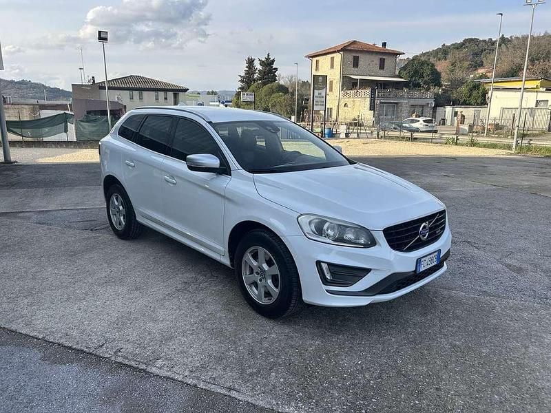 Usata Volvo XC60 R-Design Momentum 149 CV (109 kW) 2016 Bianco SUV