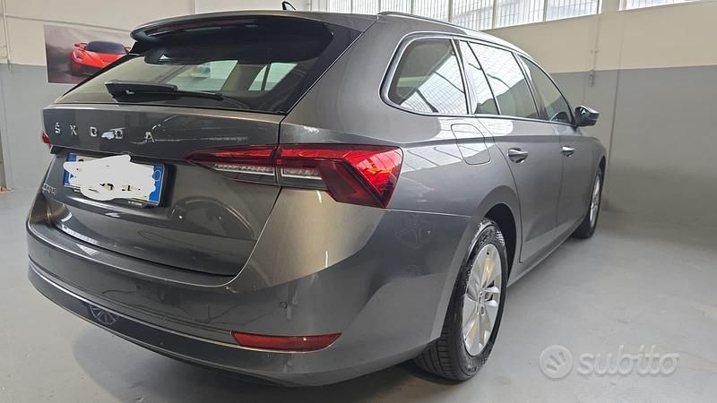 Usata Skoda Octavia 150 CV (110 kW) 2023 Grigio Station wagon