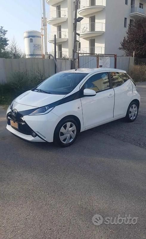 Usata Toyota Aygo 69 CV (50 kW) 2017 Bianco Utilitaria
