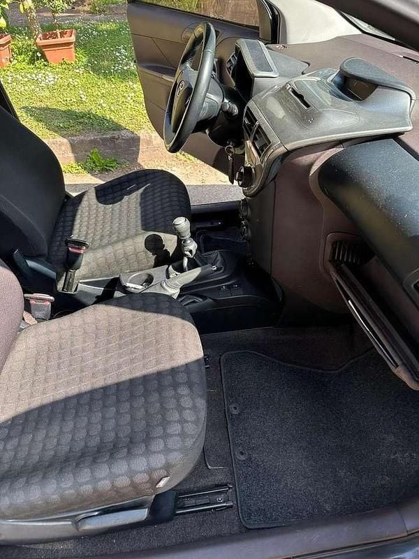 Usata Toyota iQ Sol 68 CV (50 kW) 2009 Nero Utilitaria