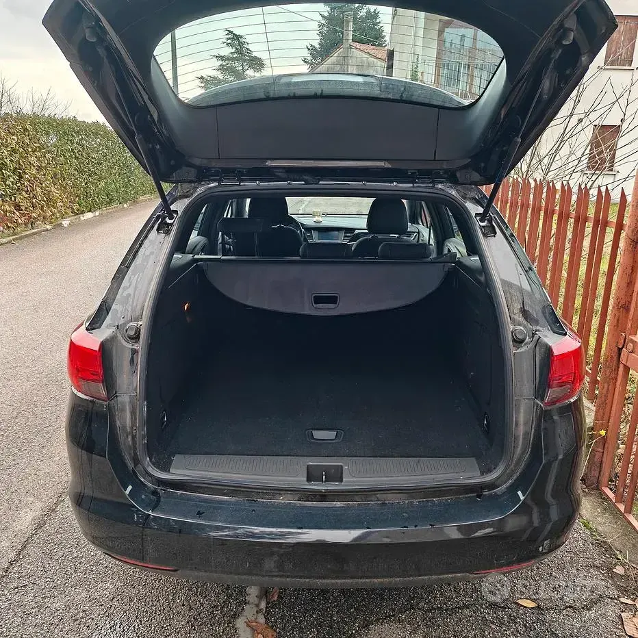 Usata Opel Astra 110 CV (80 kW) 2017 Nero Station wagon