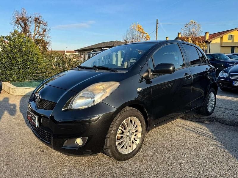 Nero Usata 2009 Toyota Yaris Sol Tre volumi | 5000 € (Buon prezzo) - Immagine 1/4