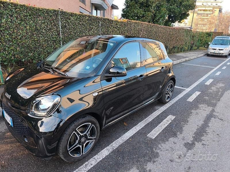 Usata Smart ForFour Electric Drive Pulse 41 kW (56 CV) 2021 Nero Utilitaria