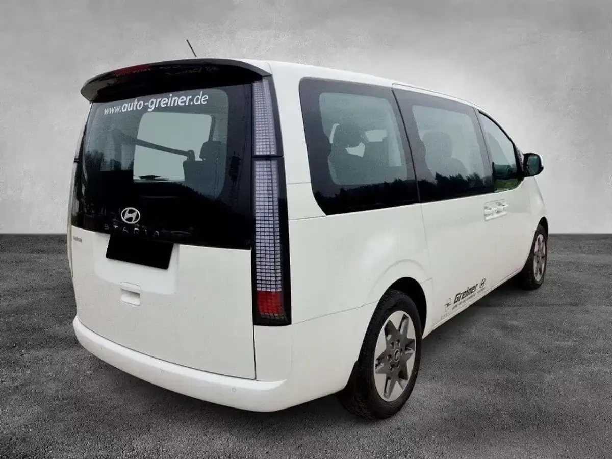 Usata Hyundai Staria 224 CV (164 kW) 2024 Bianco Monovolume