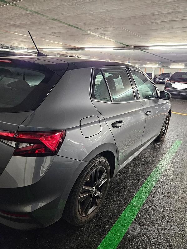 Grigio Usata 2021 Skoda Fabia Tre volumi | 15.000 € (Cara) - Immagine 1/3