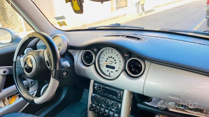Usata Mini Cooper 116 CV (85 kW) 2002 Verde Utilitaria