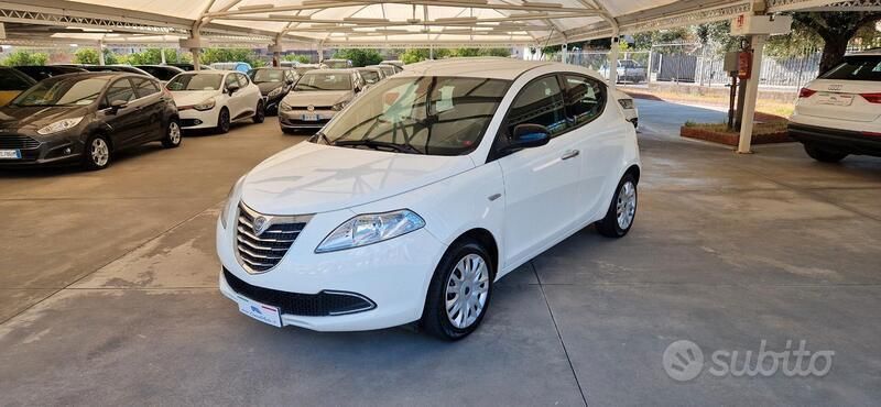 Usata Lancia Ypsilon 95 CV (69 kW) 2012 Bianco Utilitaria
