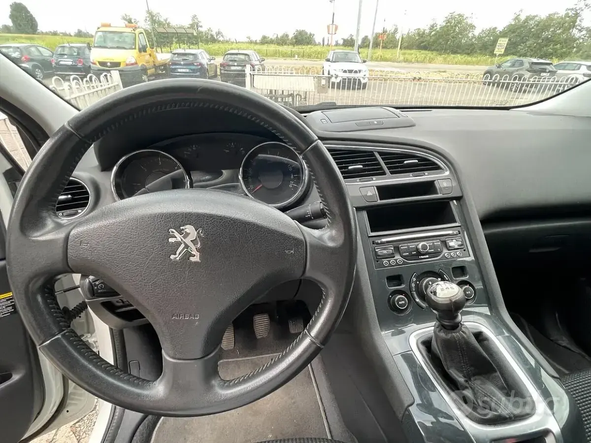 Usata Peugeot 5008 Business-Line 120 CV (88 kW) 2015 Bianco Monovolume