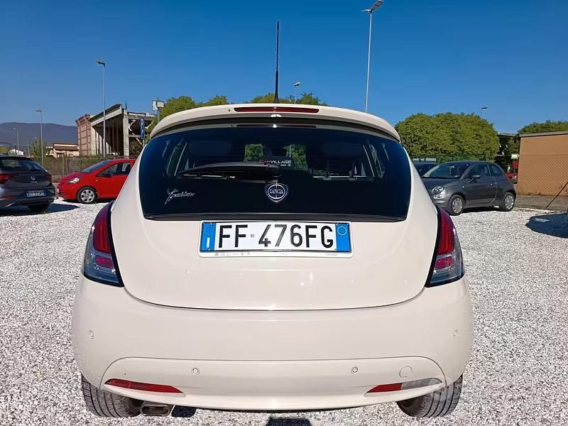 Usata Lancia Ypsilon Gold 69 CV (50 kW) 2016 Beige Utilitaria