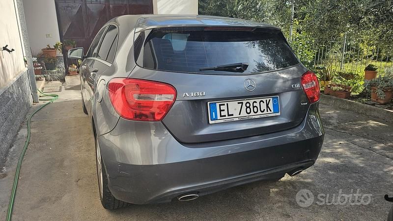 Usata Mercedes A180 109 CV (80 kW) 2013 Grigio Berlina