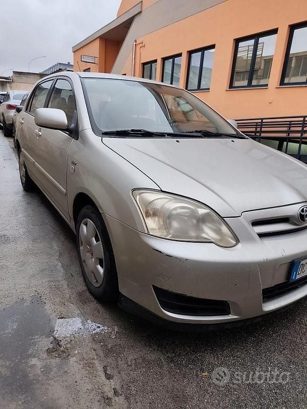 Usata Toyota Corolla 90 CV (66 kW) 2006 Grigio Berlina