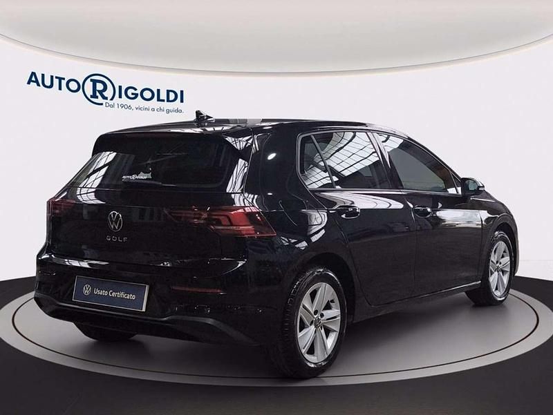 Usata VW Golf VIII Life 116 CV (85 kW) 2025 Grenadill black metallizzato Berlina