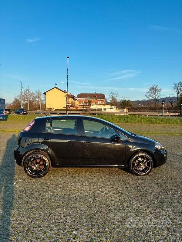 Usata Fiat Punto Evo 95 CV (69 kW) 2012 Nero Utilitaria