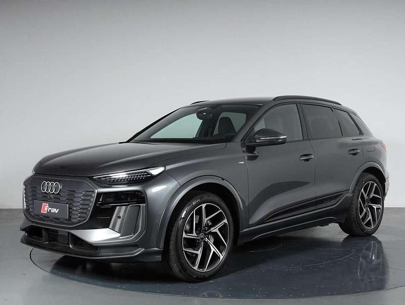 Grigio daytona perlato Nuova 2025 Audi Q6 e-tron S-Line SUV | 103.734 € - Immagine 1/4