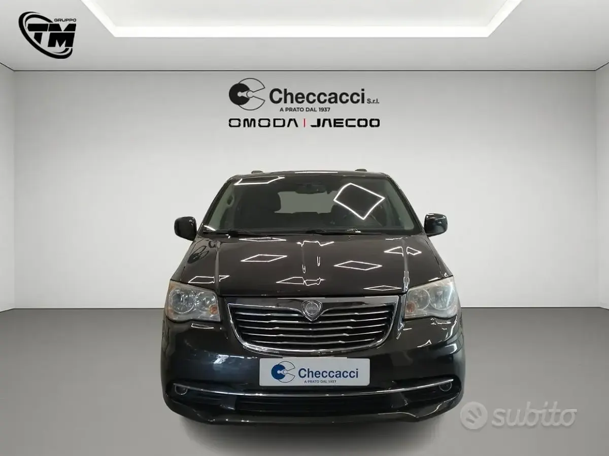 Usata Lancia Voyager Platinum 163 CV (119 kW) 2013 Grigio Monovolume