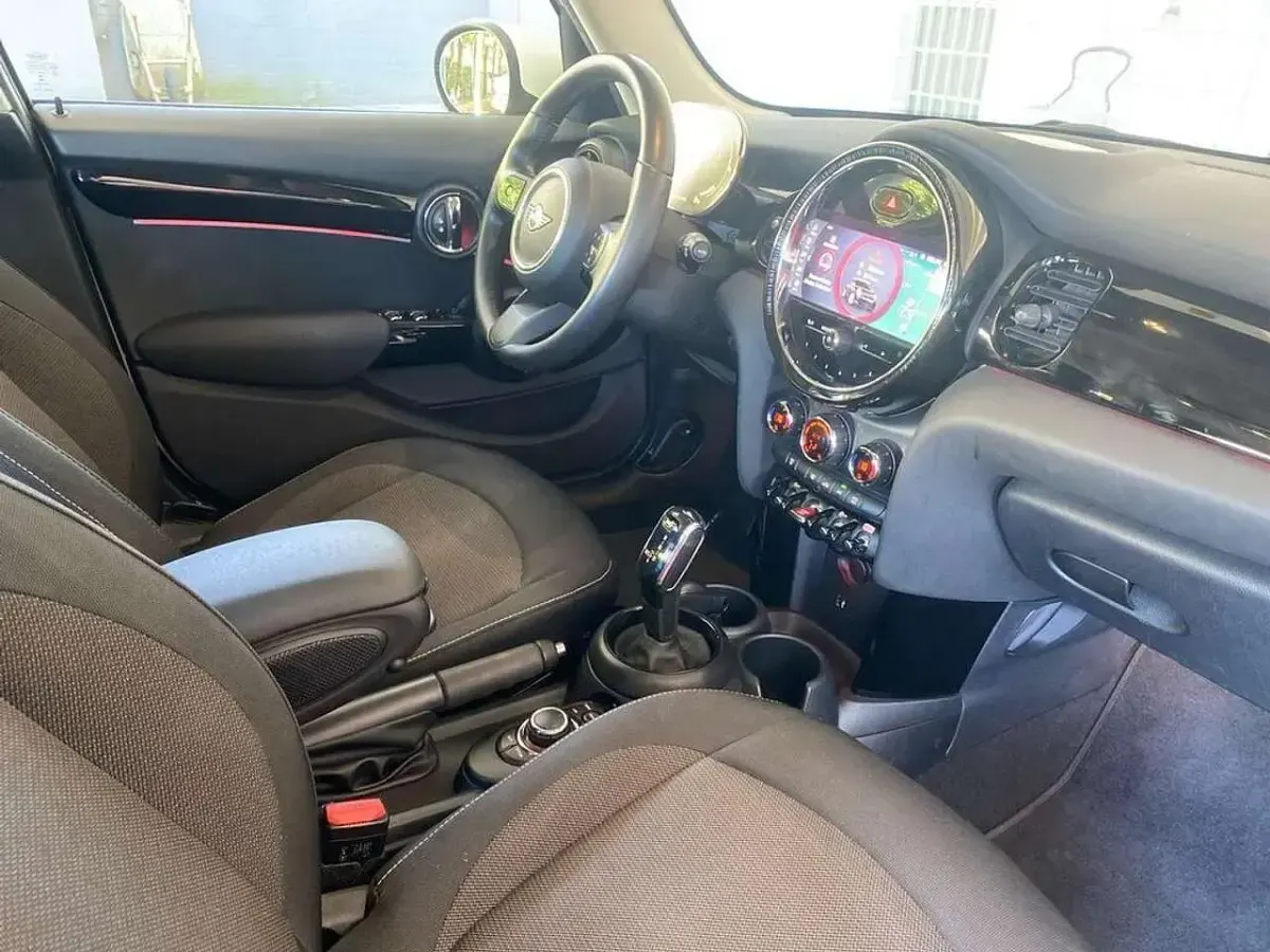 Usata Mini Cooper Business 136 CV (100 kW) 2021 Pepper white pastello Utilitaria